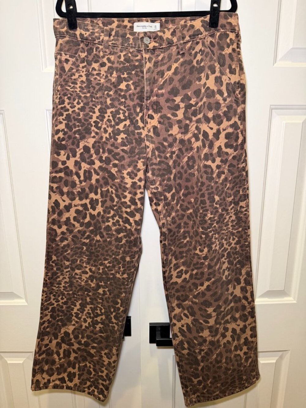 Abercrombie Leopard Mid Rise Wide Leg Jeans 31